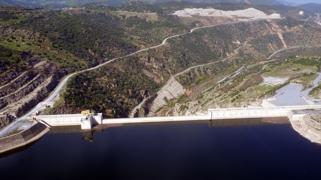 Avrupa'nın en yüksek barajından ekonomiye 'dev' katkı
